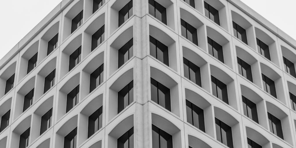 A dramatic shot of a high-rise office building in San José, Costa Rica, with a lawyer in a sharp suit standing confidently in front of it, holding a briefcase. The skyline reflects the modern legal landscape and the ambition of the highest-paid lawyers in the country.