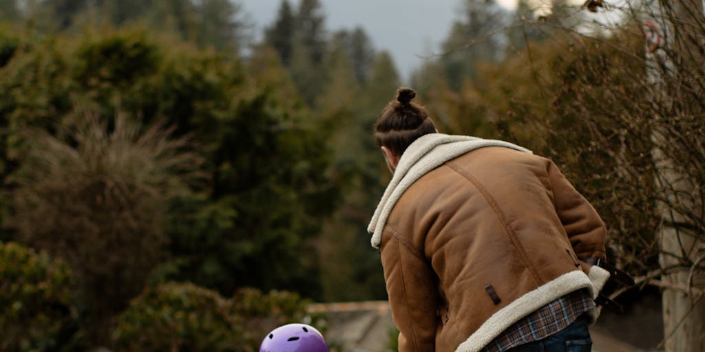 A visual metaphor of a long road stretching into the distance, with road signs indicating various stages of the child support process. This represents the journey and the time it takes to receive support after filing.
