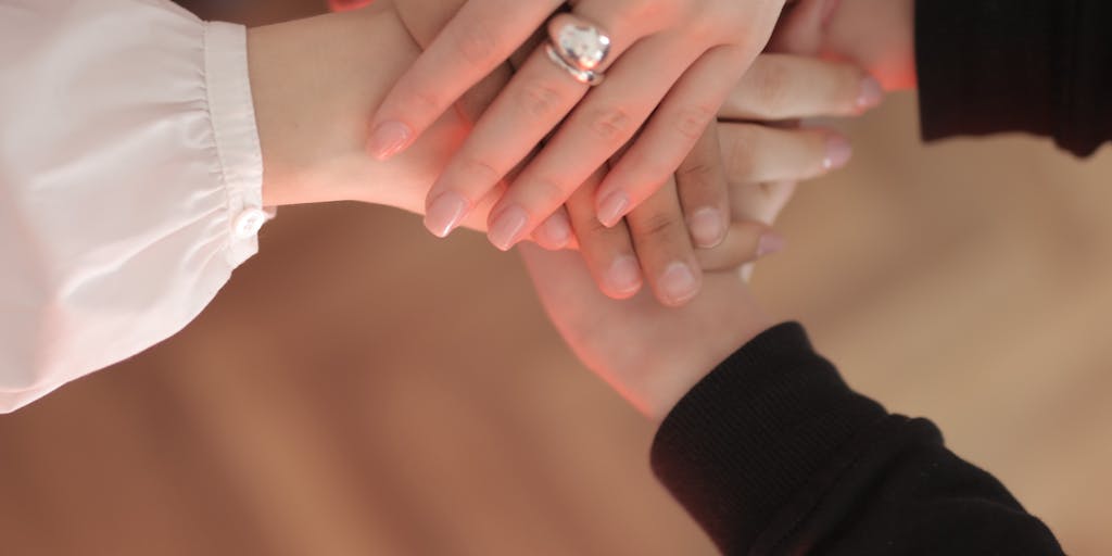 A community meeting scene where individuals are gathered, discussing resources and support options. The image captures a diverse group of people sharing their experiences, fostering a sense of community and support for those navigating the food stamp application process without child support.